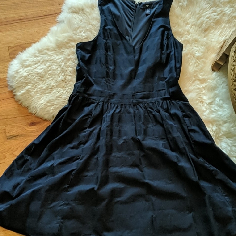 Gap navy v-neck dress
